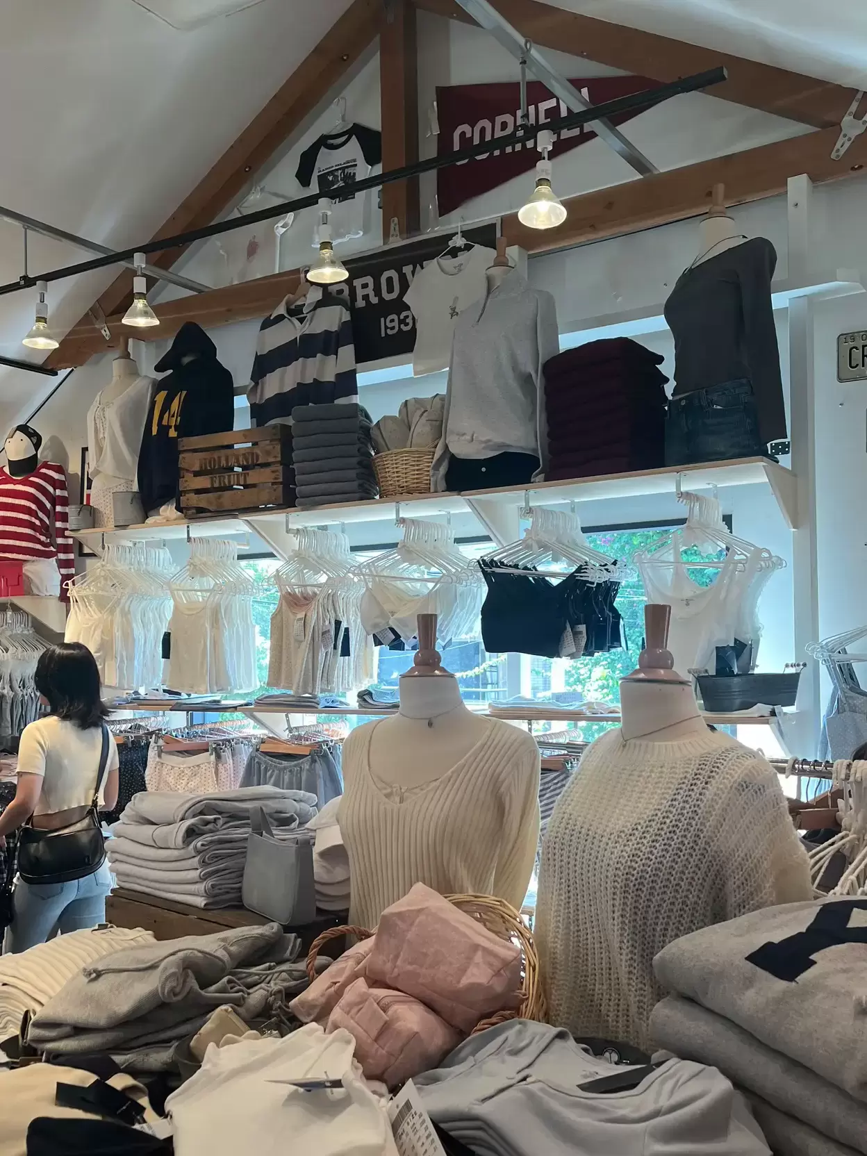 2024年のBrandy Melville Sweater Fallのアイデア17選