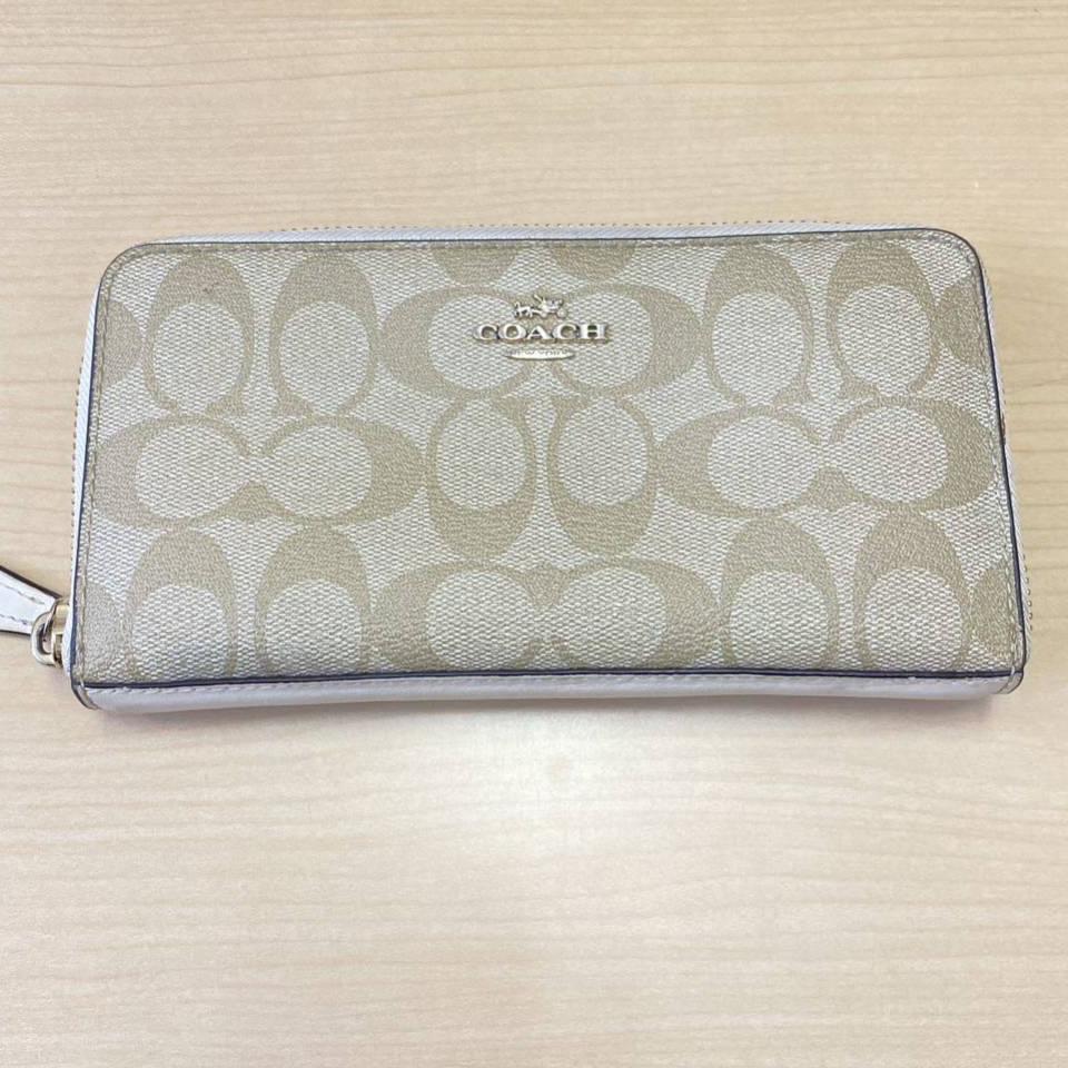 全体的に状態が悪い】【T0530】中古 COACH コーチ 長財布 シグネチャー ベージュ系 白 ラウンドファスナー 使用感強 汚れあり キズありの落札情報詳細  !オークション落札価格検索 オークフリー