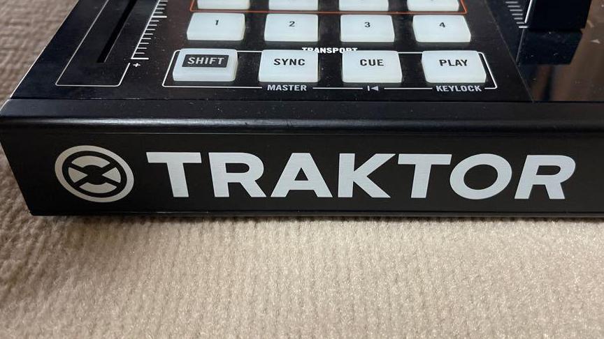 TRAKTOR　KONTROL　S4　MK2