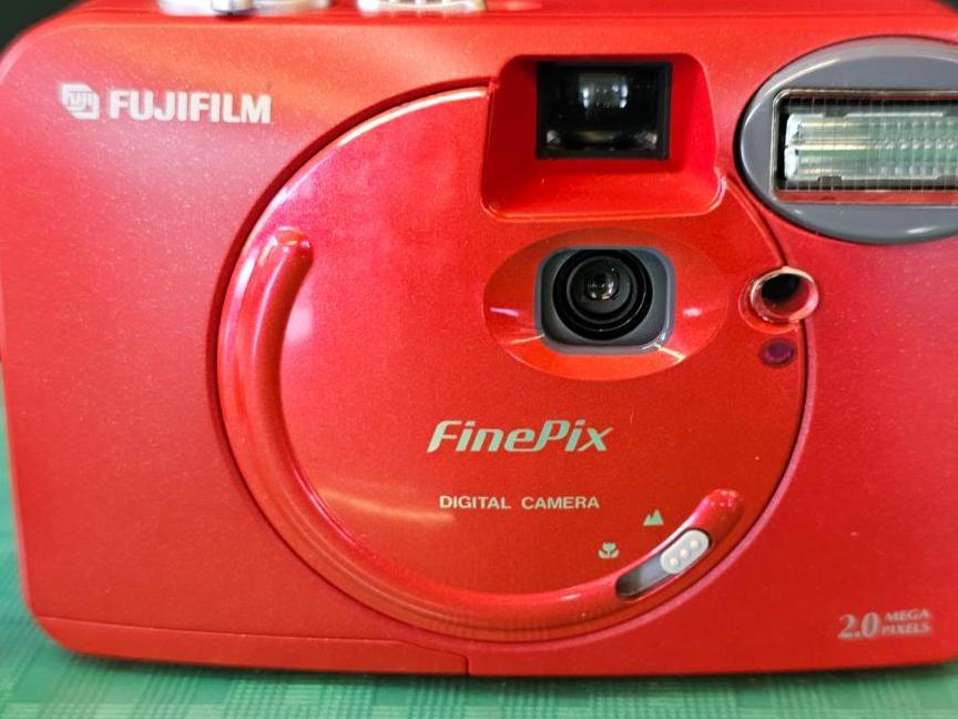 富士フィルム　FinePix　A201　超希少！赤ボディ　オールドコンデジ