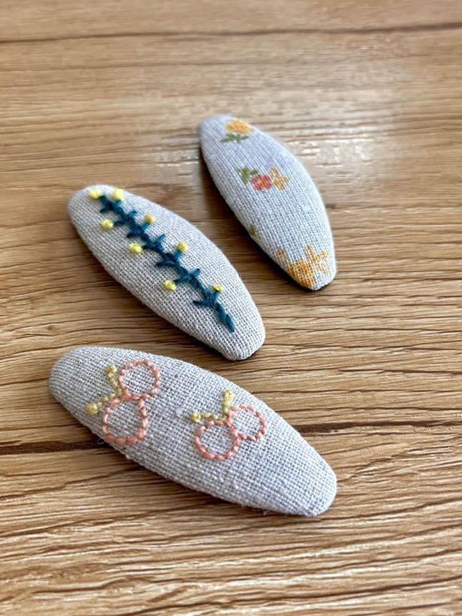 パッチンヘアピン　刺繍　ハンドメイド